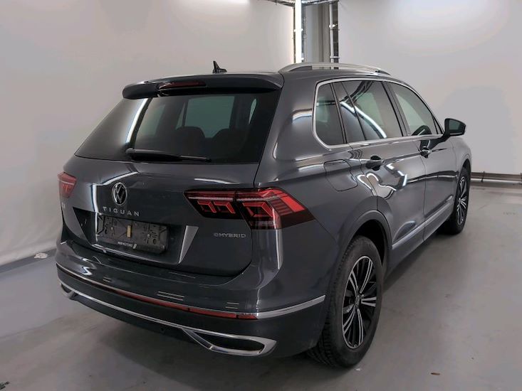Volkswagen Tiguan — photo 4