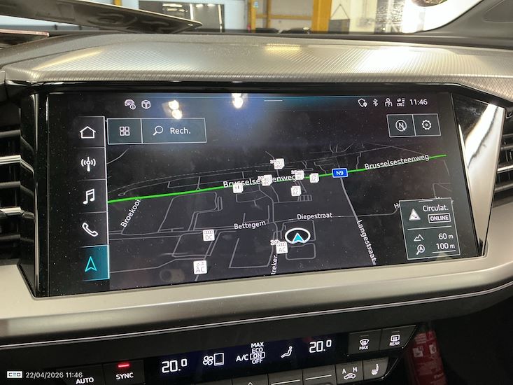 Audi Q4 — photo 9