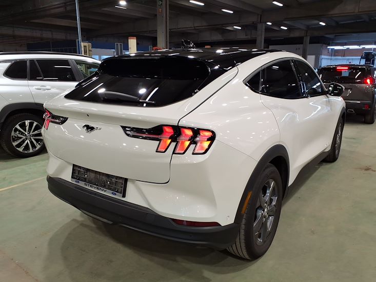 Ford Mustang — photo 4