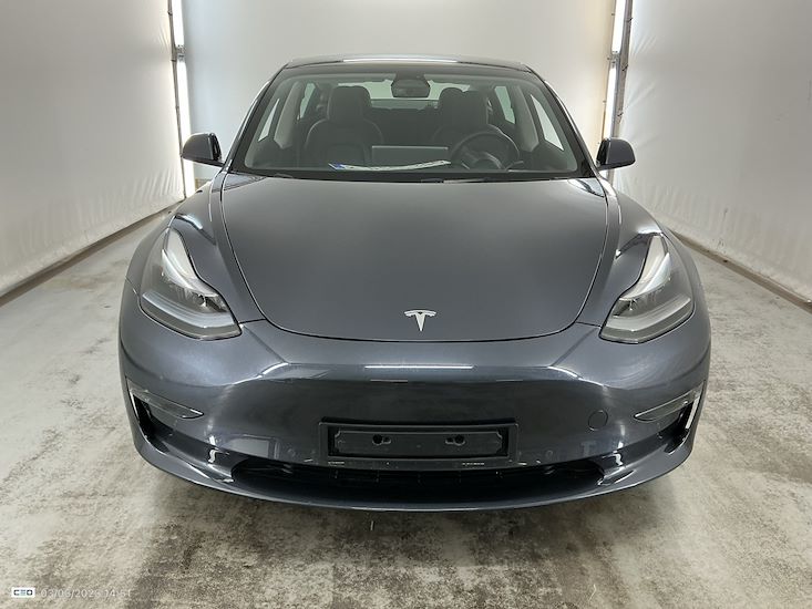 Tesla Model 3 — photo 2