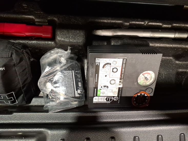 Mercedes-Benz Eqb — photo 11