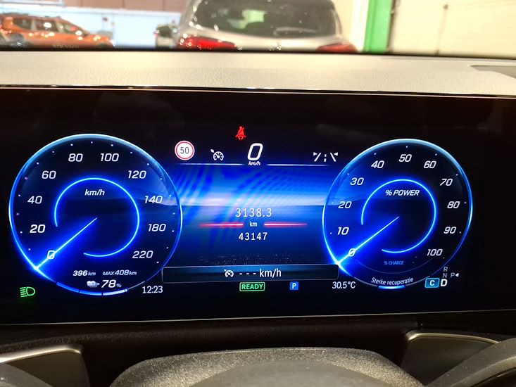 Mercedes-Benz Eqb — photo 9