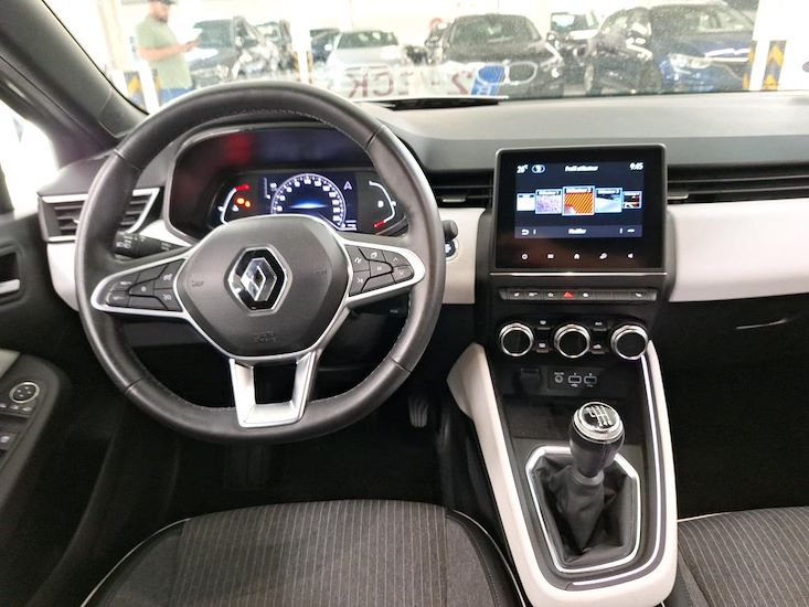 Renault Clio — photo 8