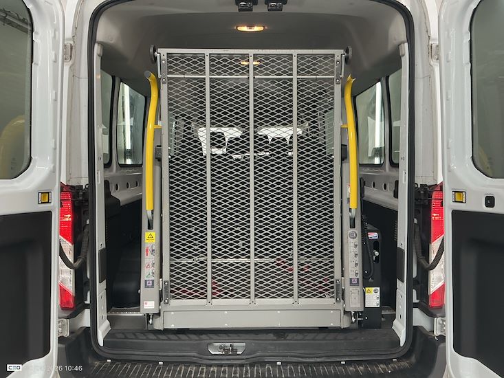 Ford Transit — photo 11