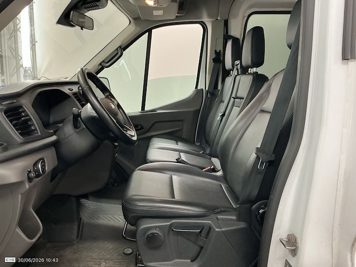 Ford Transit — photo 9