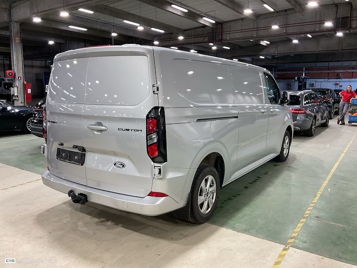 Ford Transit — photo 4