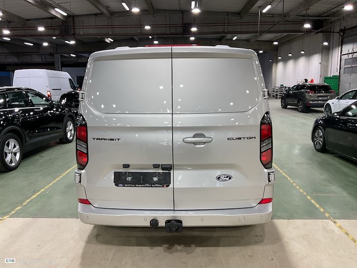 Ford Transit — photo 5