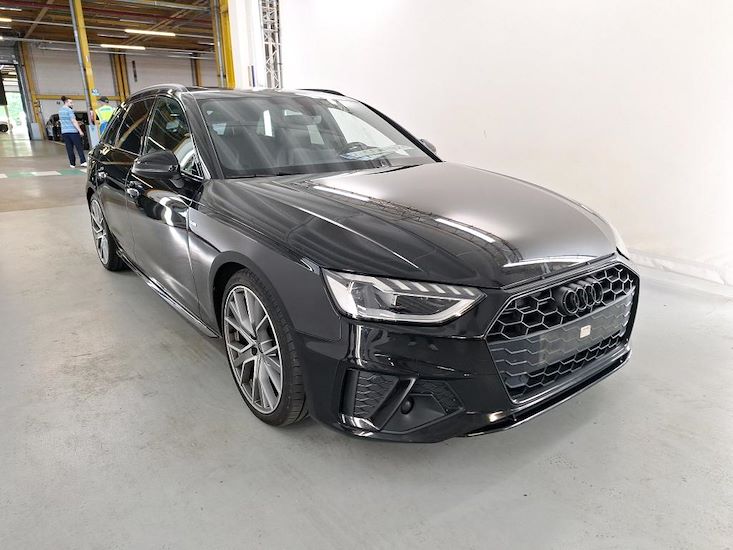 Audi A4 — photo 2
