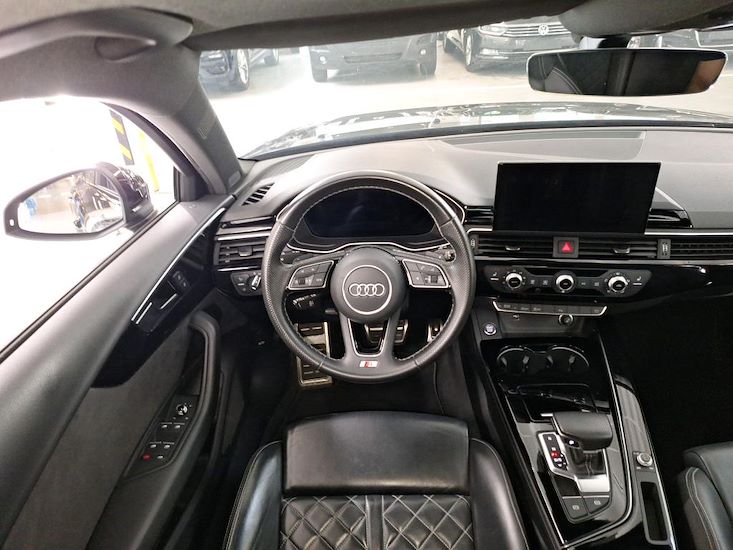 Audi A4 — photo 8