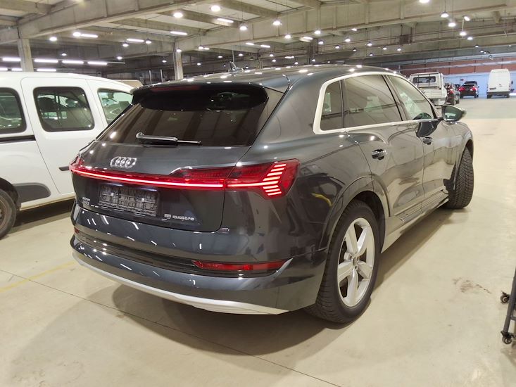 Audi E-Tron — photo 4