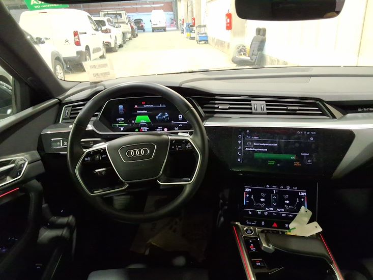 Audi E-Tron — photo 6