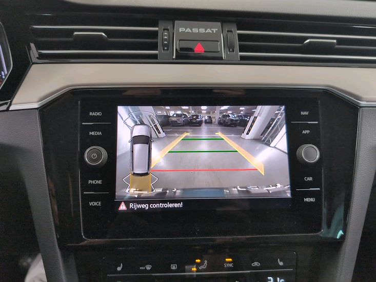 Volkswagen Passat — photo 12