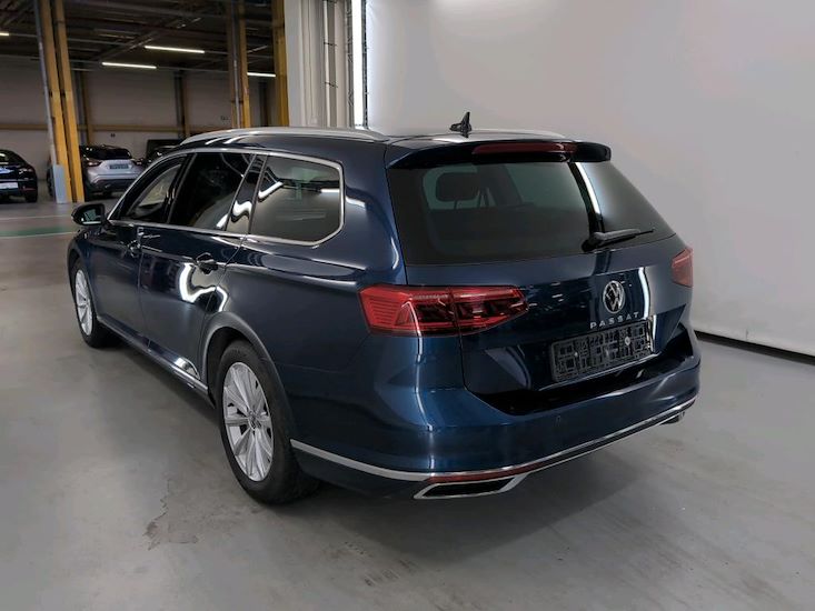 Volkswagen Passat — photo 3