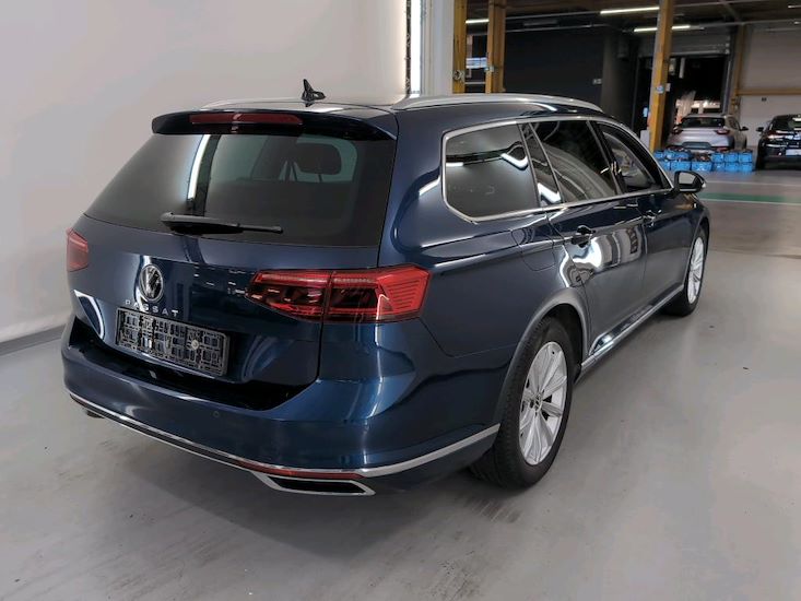 Volkswagen Passat — photo 4