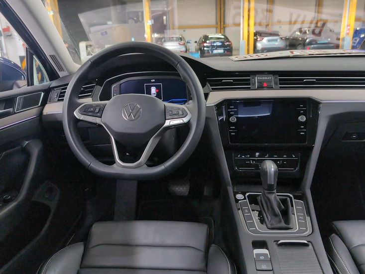 Volkswagen Passat — photo 8