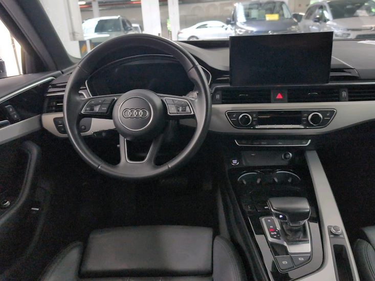 Audi A4 — photo 8