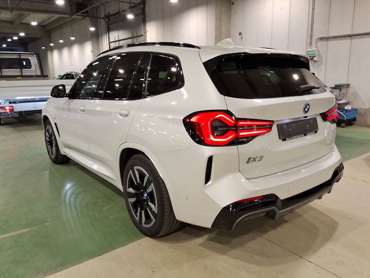 Bmw Ix3 — photo 2