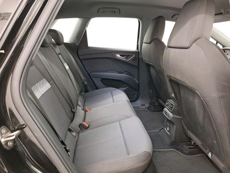 Audi Q4 — photo 6