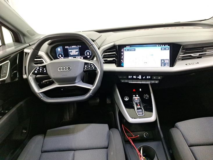 Audi Q4 — photo 8