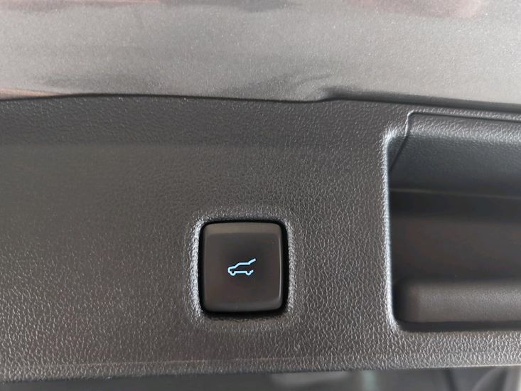 Ford Kuga — photo 13