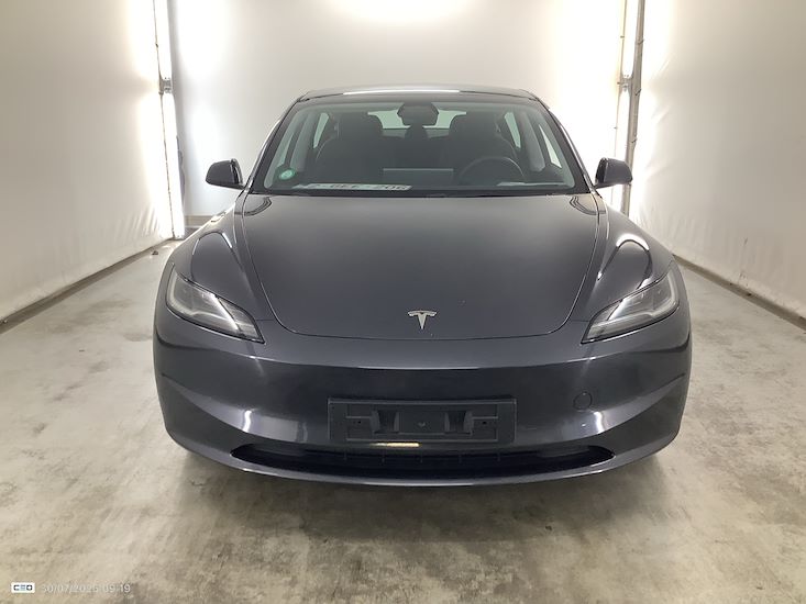 Tesla Model 3 — photo 2