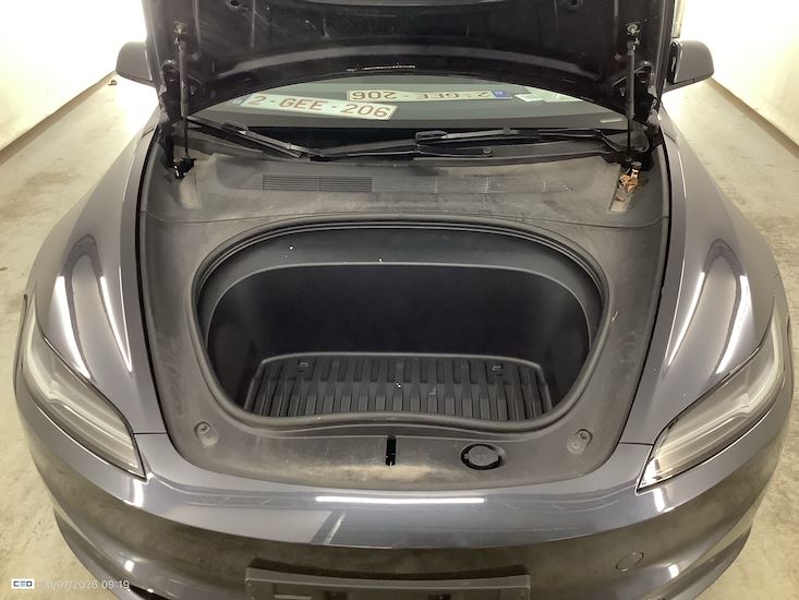 Tesla Model 3 — photo 6