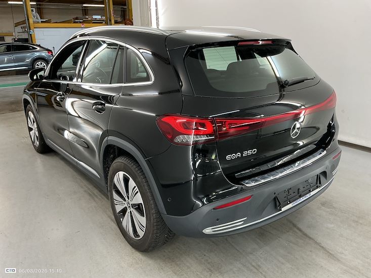 Mercedes-Benz Eqa — photo 17