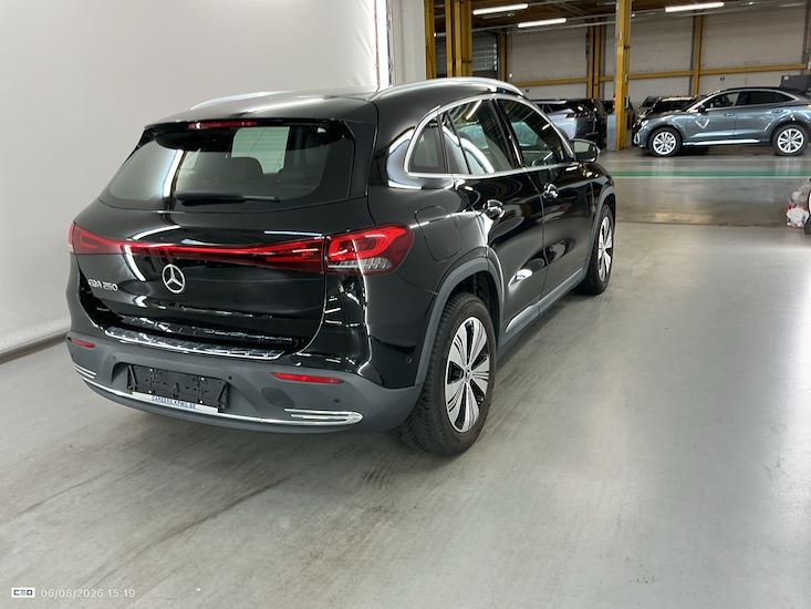Mercedes-Benz Eqa — photo 4