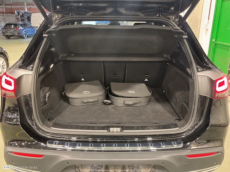 Mercedes-Benz Eqa — photo 13
