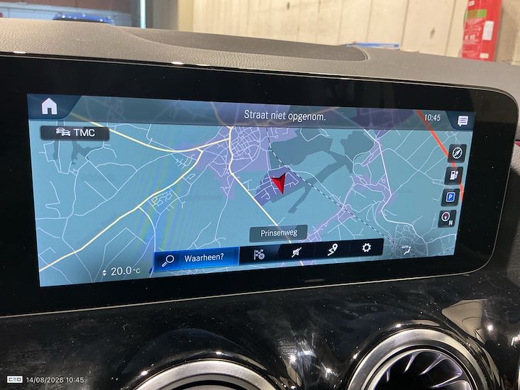 Mercedes-Benz Eqa — photo 9