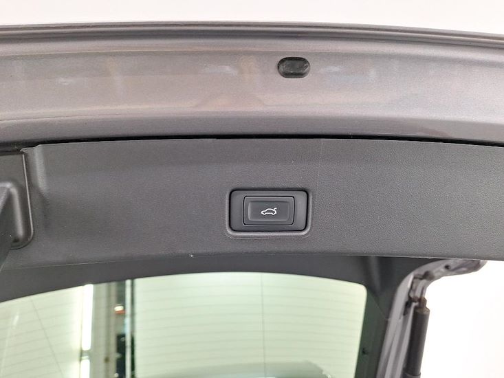 Audi Q4 — photo 11