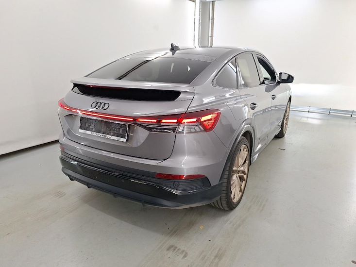 Audi Q4 — photo 4