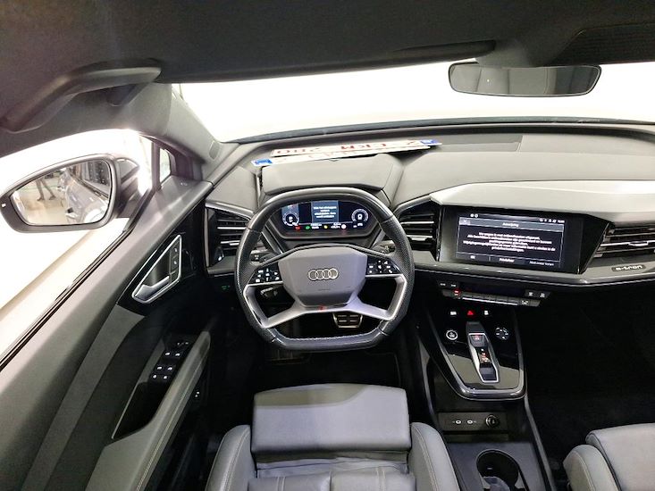 Audi Q4 — photo 8