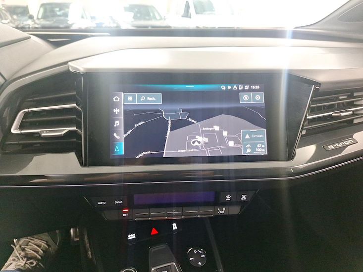 Audi Q4 — photo 9