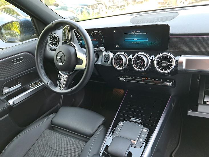 Mercedes-Benz Eqb — photo 8