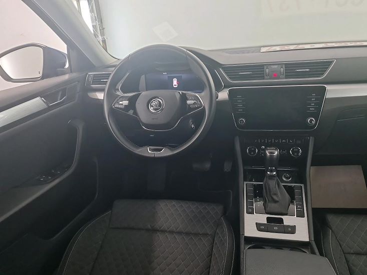 Skoda Superb — photo 8